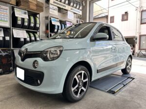「ルノー」トゥインゴ×「BRIDGESTONE」NEWNO　タイヤ交換