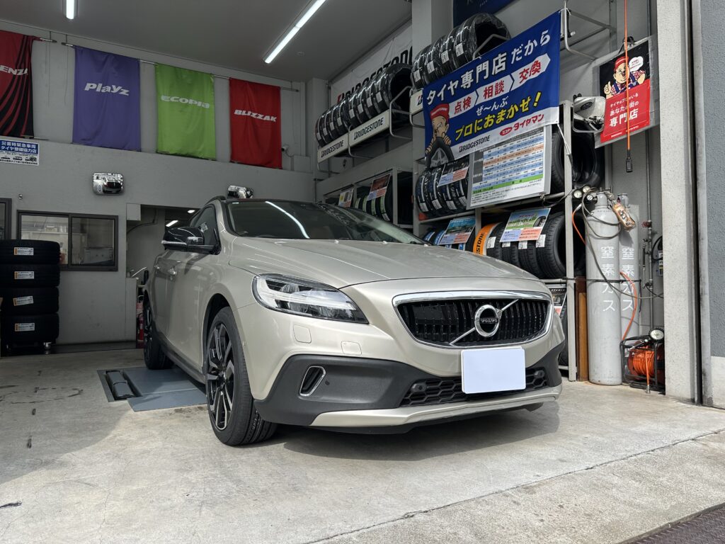 【タイヤ交換】ボルボV40×ブリヂストン「REGNO GR-XⅢ」