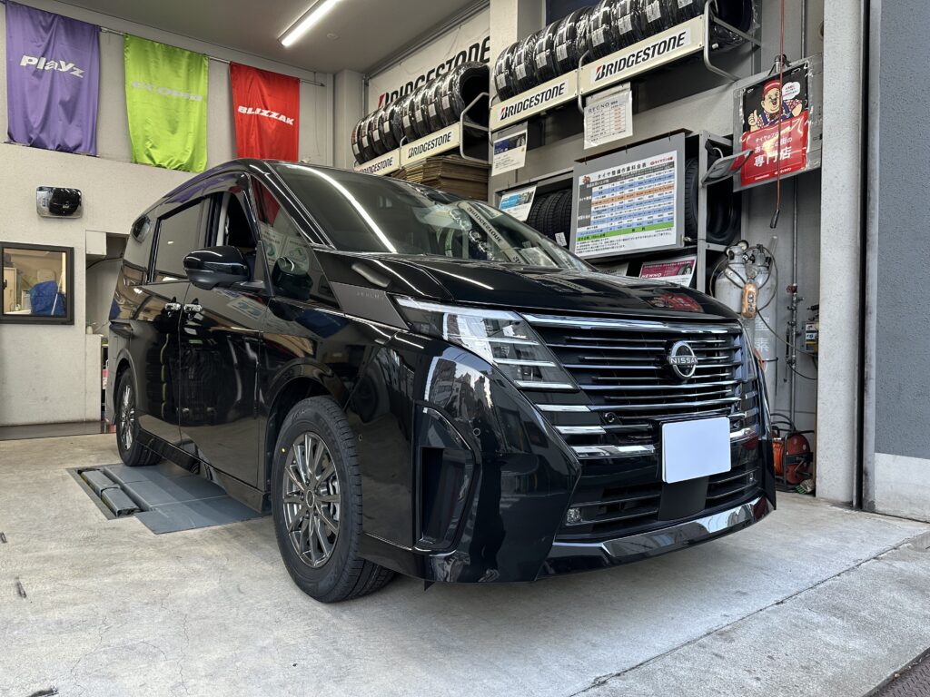 「NISSAN」セレナ×スタッドレスセット「VRX3×BALMINUM」　履き替え