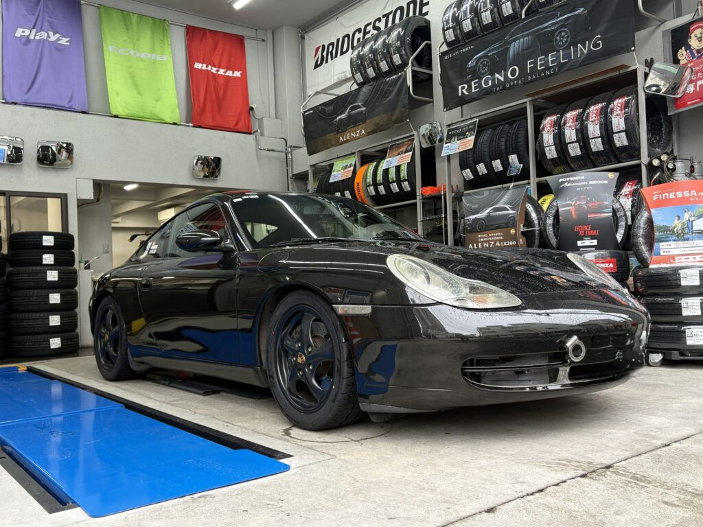 ポルシェ911(996)　ヨコハマ『ADVAN NEOVA AD09』タイヤ交換