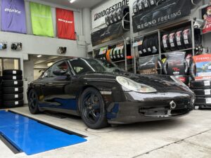 ポルシェ911(996)　ヨコハマ『ADVAN NEOVA AD09』タイヤ交換