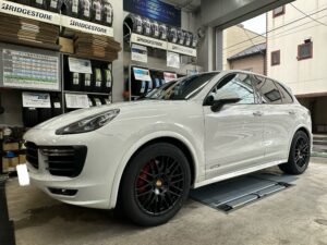 【タイヤ交換】「ポルシェ」カイエン×「ヨコハマ」ADVANSport V103H