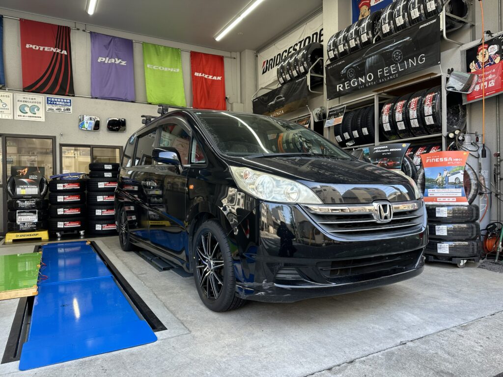 【新商品！”TOPRUN(トップラン)”】ステップワゴン　タイヤ交換