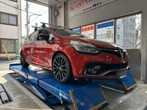 【装着事例】ルノー・ルーテシアRSトロフィーのタイヤ交換｜パイロットスポーツからBluEarth-GT AE51へ！