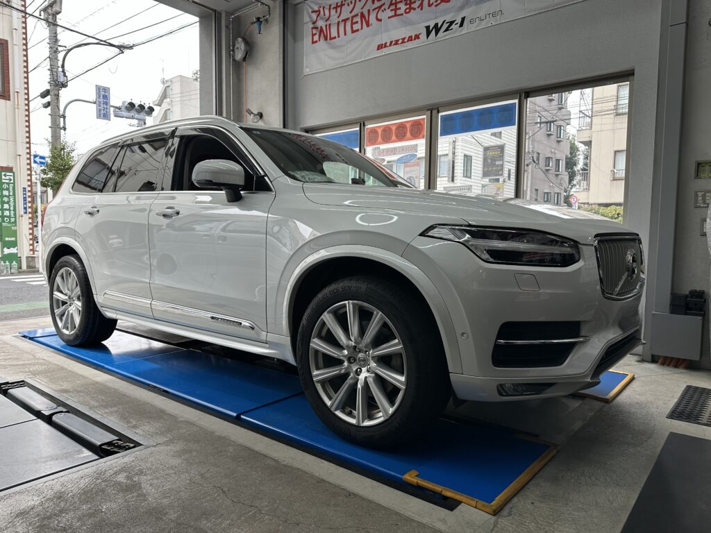 【タイヤ交換】ボルボXC90リアタイヤ交換！後継モデル「UltraContact UX7」の実力とは？