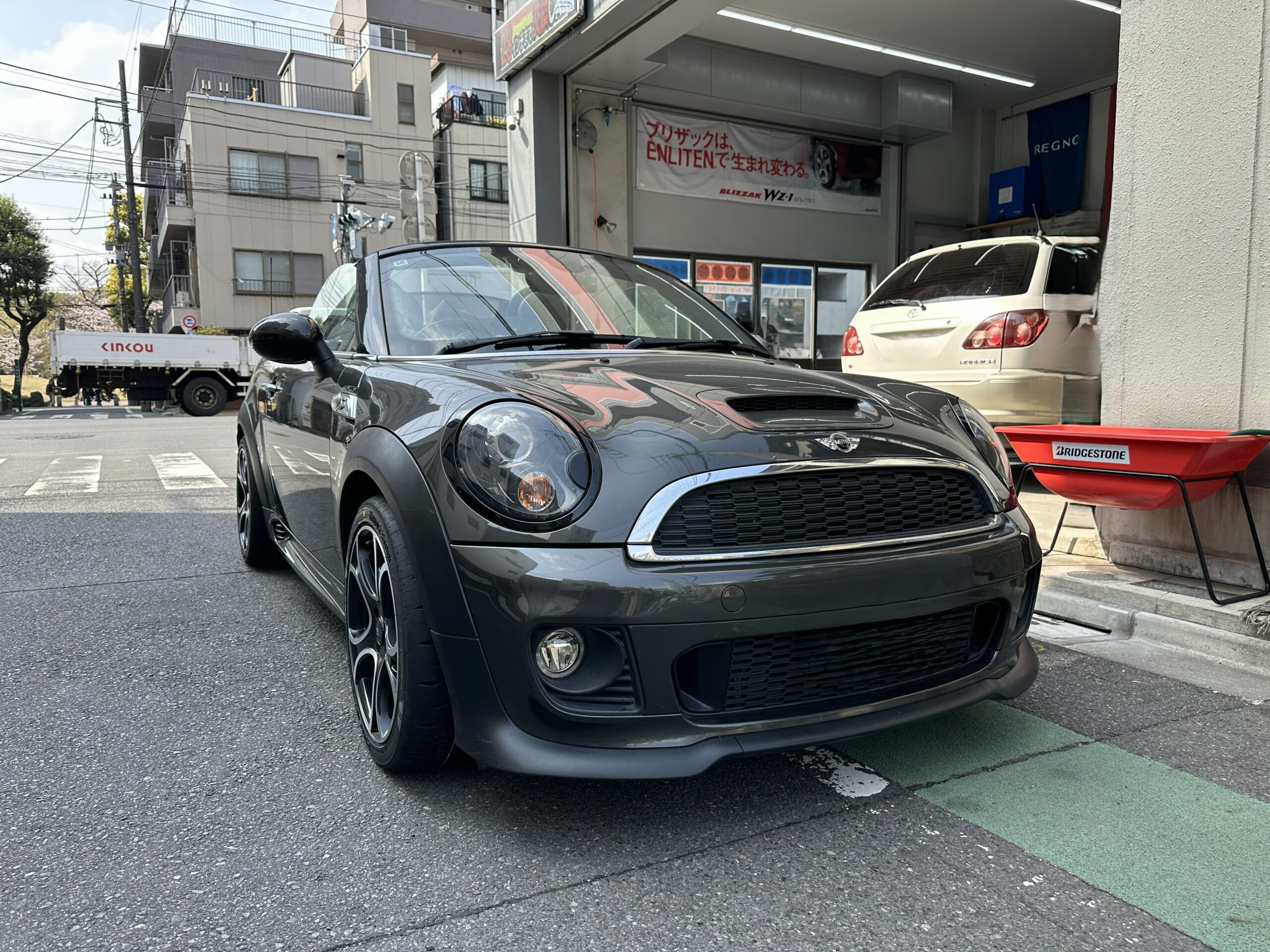 【ミニ・ロードスター】ハイグリップタイヤへ交換！新作『POTENZA RE-71RZ』で走りが進化！墨田区でタイヤ交換ならお任せください！