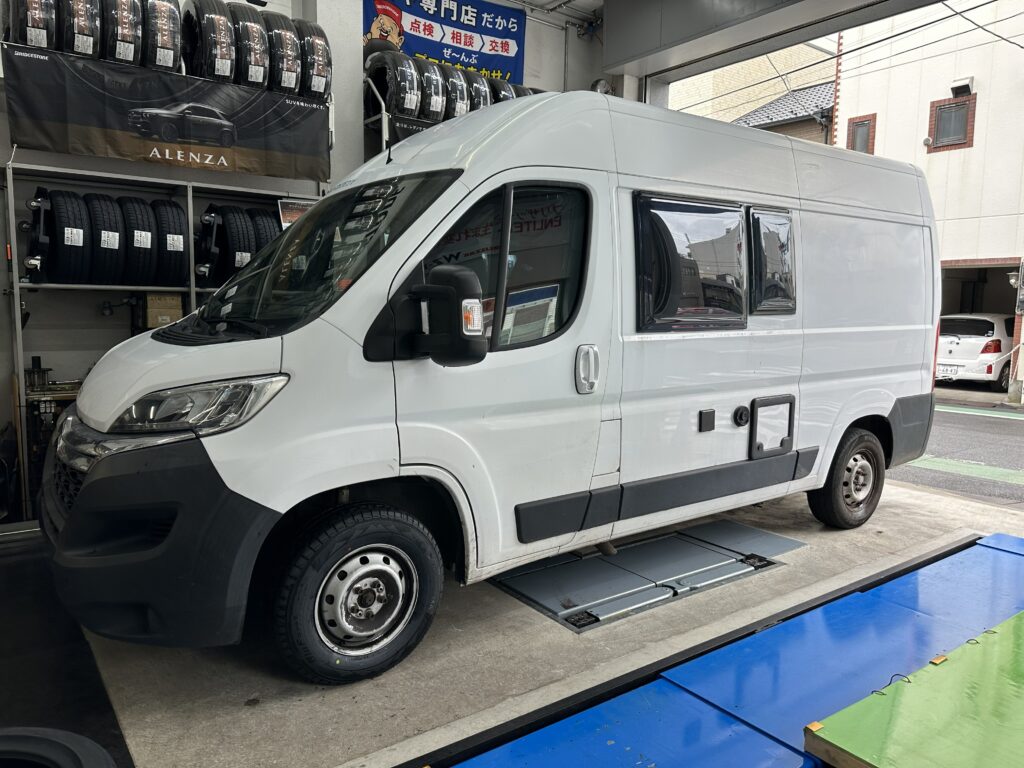 【イタリアからご来店！？】シトロエンジャンパーで世界を旅するご夫婦のタイヤ交換！墨田区でキャンピングカーのタイヤ交換ならお任せください！