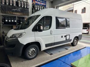 【イタリアからご来店！？】シトロエンジャンパーで世界を旅するご夫婦のタイヤ交換！墨田区でキャンピングカーのタイヤ交換ならお任せください！