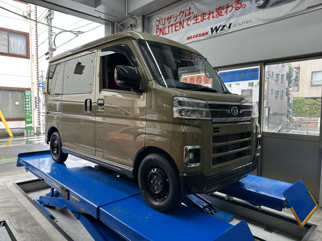 【装着事例】ダイハツ・アトレーのタイヤ交換！パンク修理せず交換を選んだ理由とは？重要視したのは”低燃費性能”墨田区のタイヤ交換ならお任せください！
