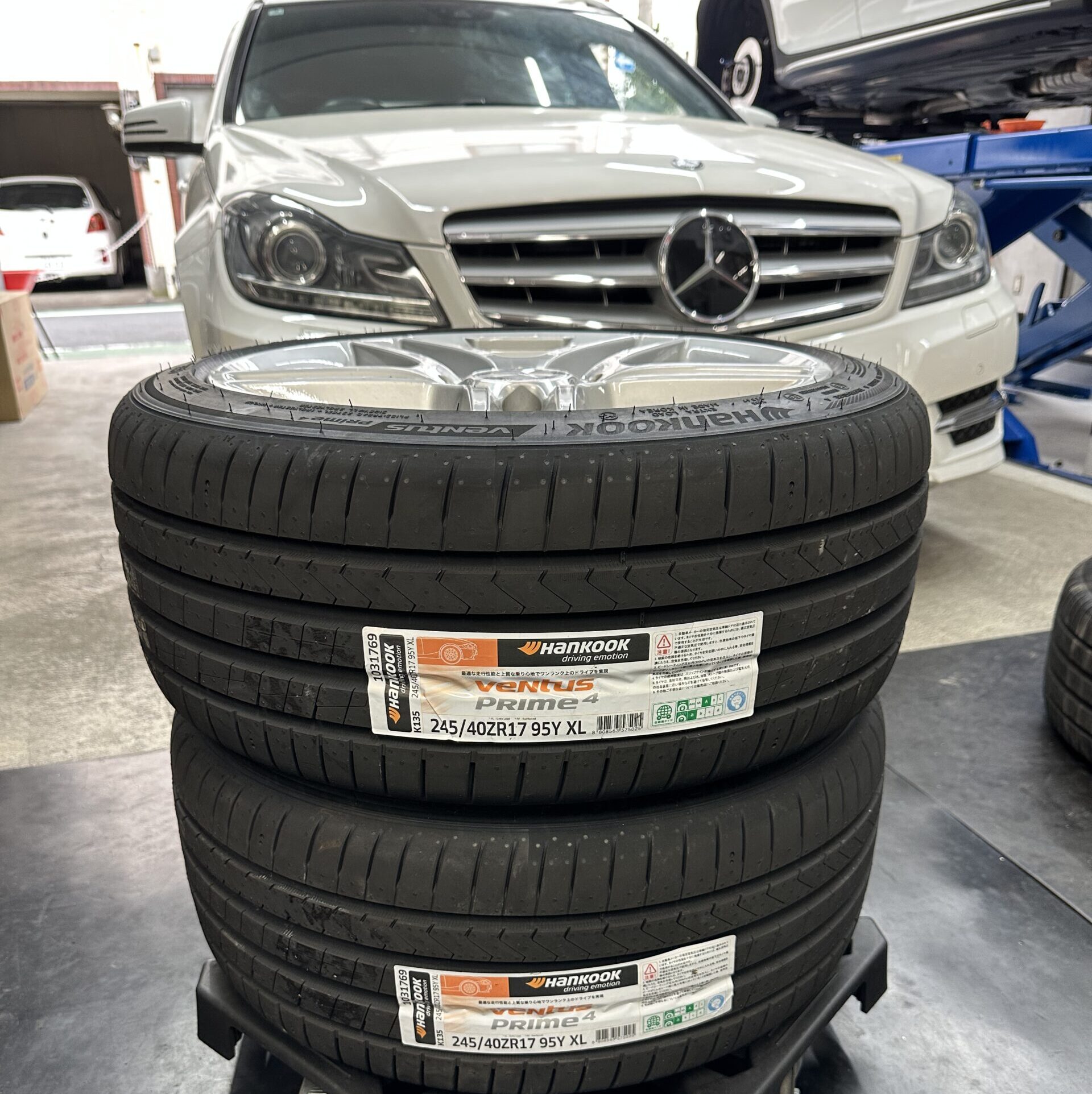 【メルセデスベンツC200】純正タイヤが生産終了！？～乗り換え予定も踏まえた“コスパ重視”のタイヤ選びとは～墨田区のタイヤ交換ならお任せください！