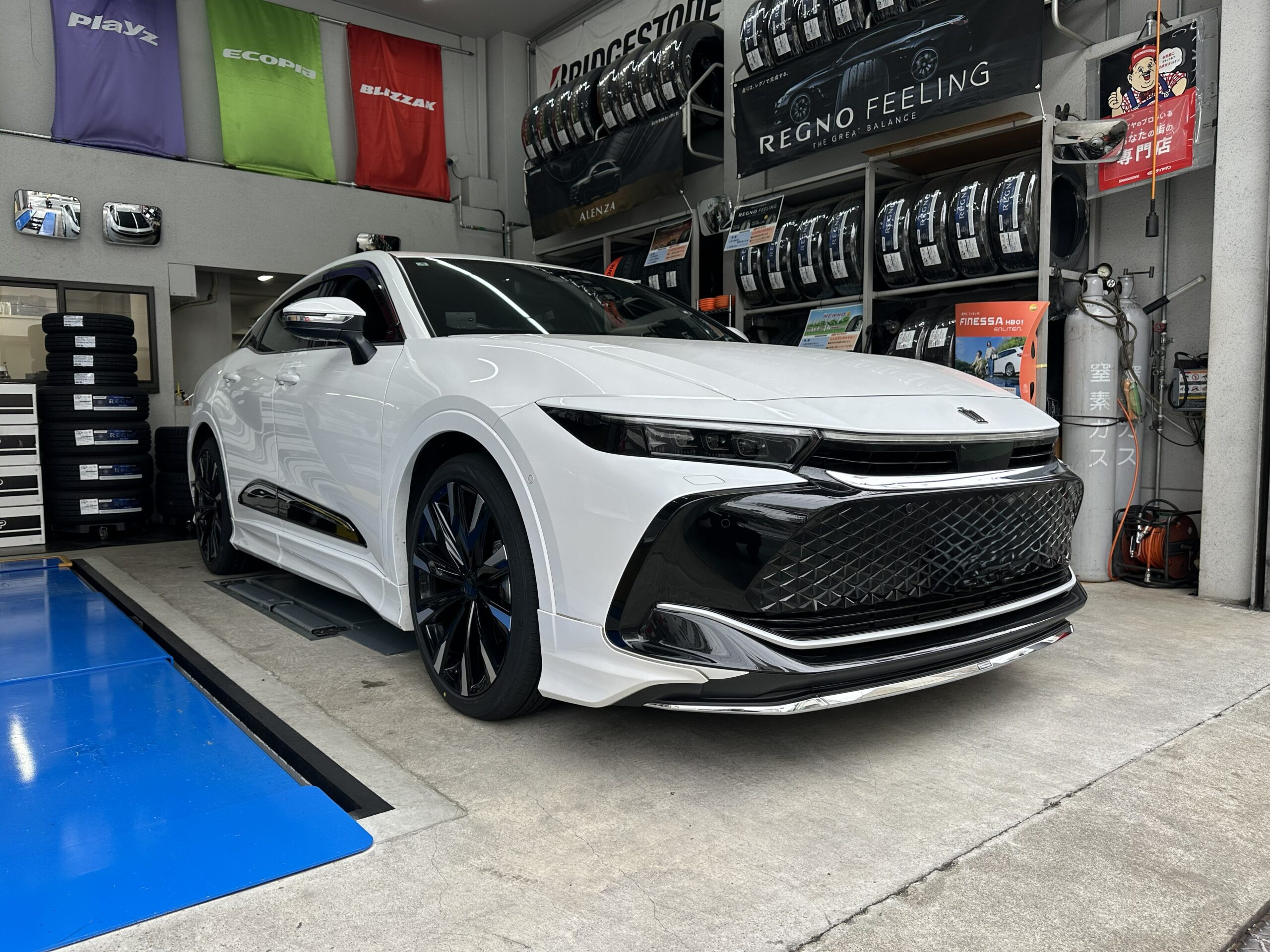 【タイヤ交換】クラウンクロスオーバー、待望のREGNO GR-XⅢ！21インチのタイヤ交換もお任せください！