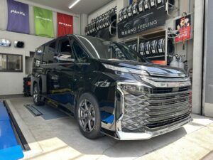 【タイヤ交換】ミニバンにPOTENZA！ヴォクシー×『AdrenalinRE005』、どんな車にも合う最新カジュアルスポーツタイヤとは！墨田区のタイヤ交換はお任せください！