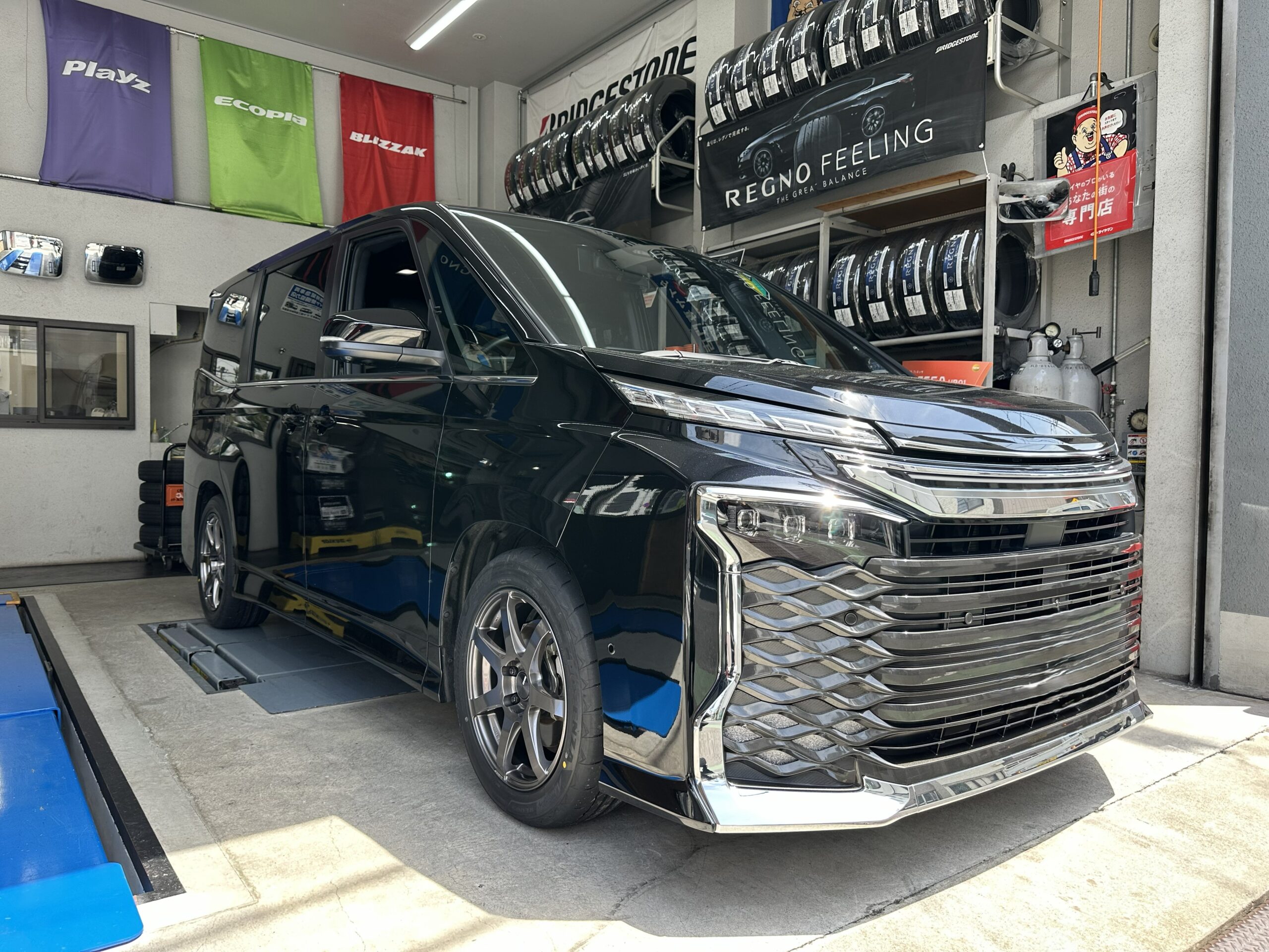 【タイヤ交換】ミニバンにPOTENZA！ヴォクシー×『AdrenalinRE005』、どんな車にも合う最新カジュアルスポーツタイヤとは！墨田区のタイヤ交換はお任せください！