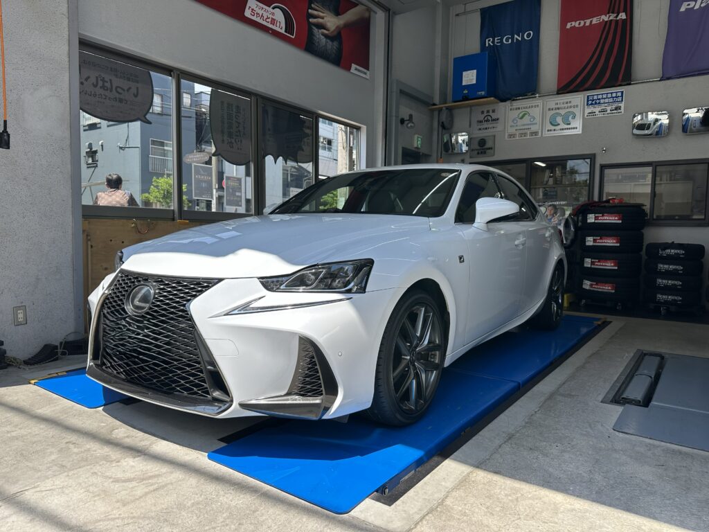 【タイヤ交換】レクサスIS200t×新車装着のプレミアムタイヤ『TURANZA ER33』！TURANZA（トランザ）ってどんなタイヤなの？？墨田区のタイヤ交換はお任せください！