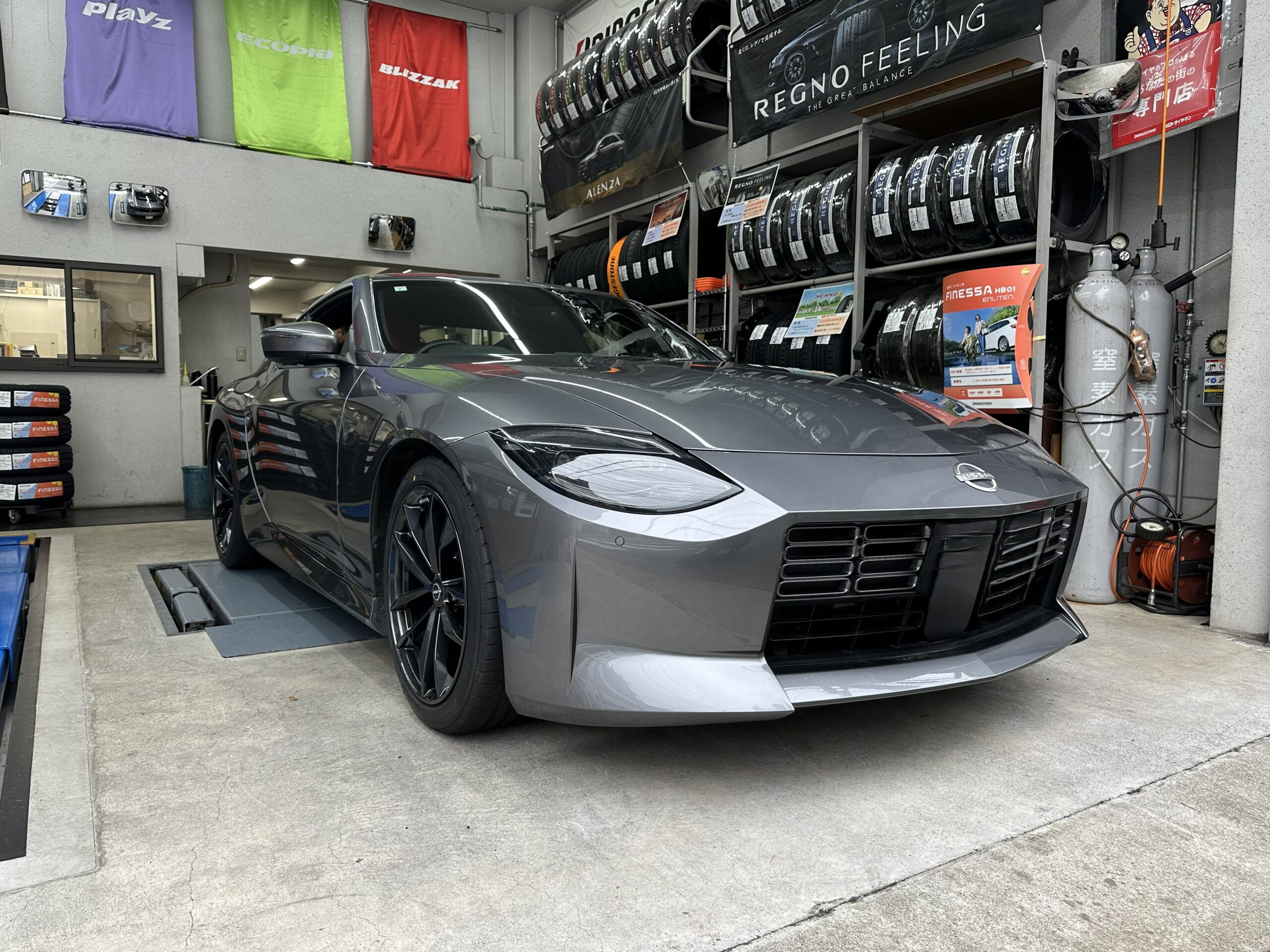 【フェアレディZ（RZ34）×タイヤ交換】圧倒的パワーで2年でリピート交換！『POTENZA（ポテンザ）S007A』を装着！墨田区のタイヤ交換はお任せください！