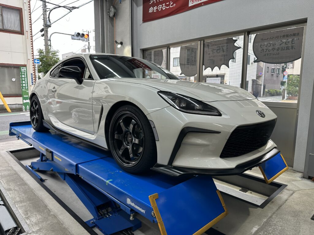 【GR86×タイヤ＆ホイール交換】ホイールの長納期でお悩みの方必見！王道6本スポークの『MIDRACING R06』で愛車をドレスアップ！墨田区のタイヤ、ホイール交換はお任せください！