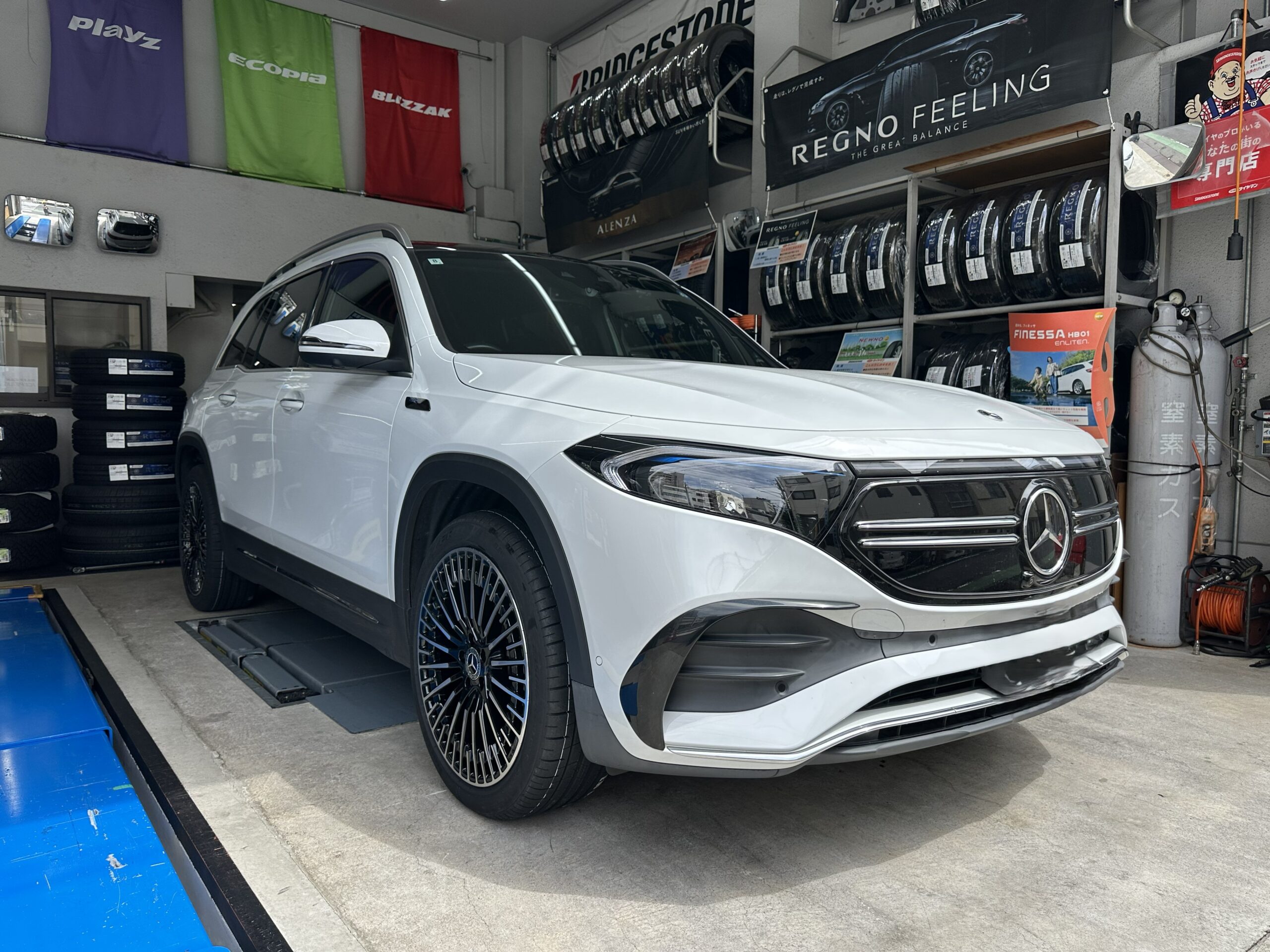 【メルセデスベンツEQB×タイヤ交換】電気自動車向けのタイヤ、PIRELLI（ピレリ）の『P-ZERO（PZ4）MO ELECT』を装着！墨田区のタイヤ交換はお任せください！