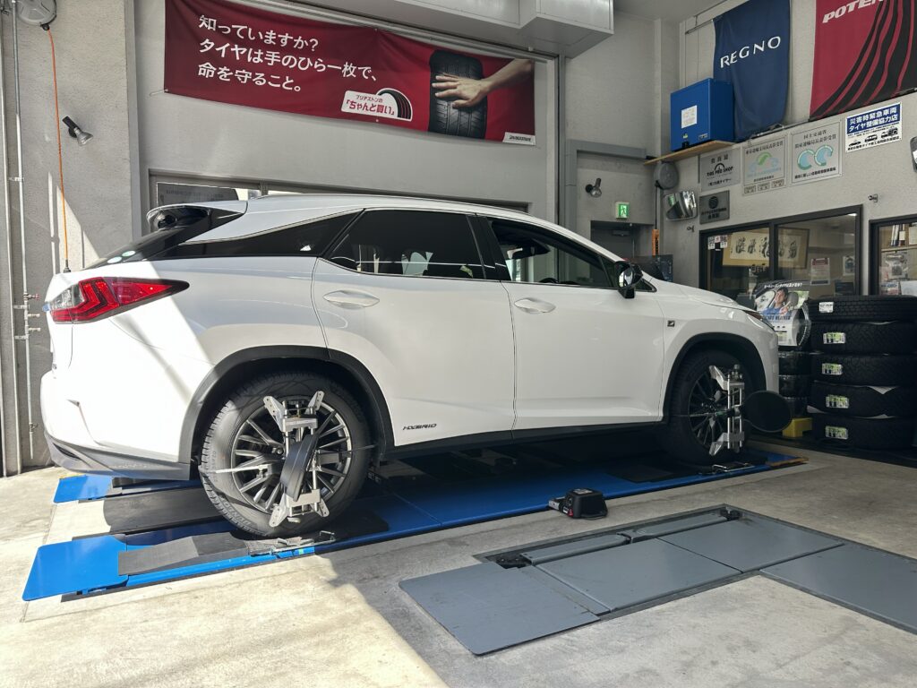【レクサスRX450h×アライメント調整】タイヤ交換時に発見した偏摩耗をきっかけにアライメント調整！墨田区のアライメント調整はお任せください！