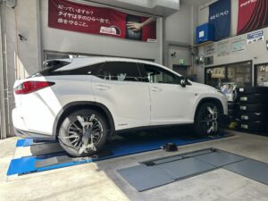 【レクサスRX450h×アライメント調整】タイヤ交換時に発見した偏摩耗をきっかけにアライメント調整！墨田区のアライメント調整はお任せください！