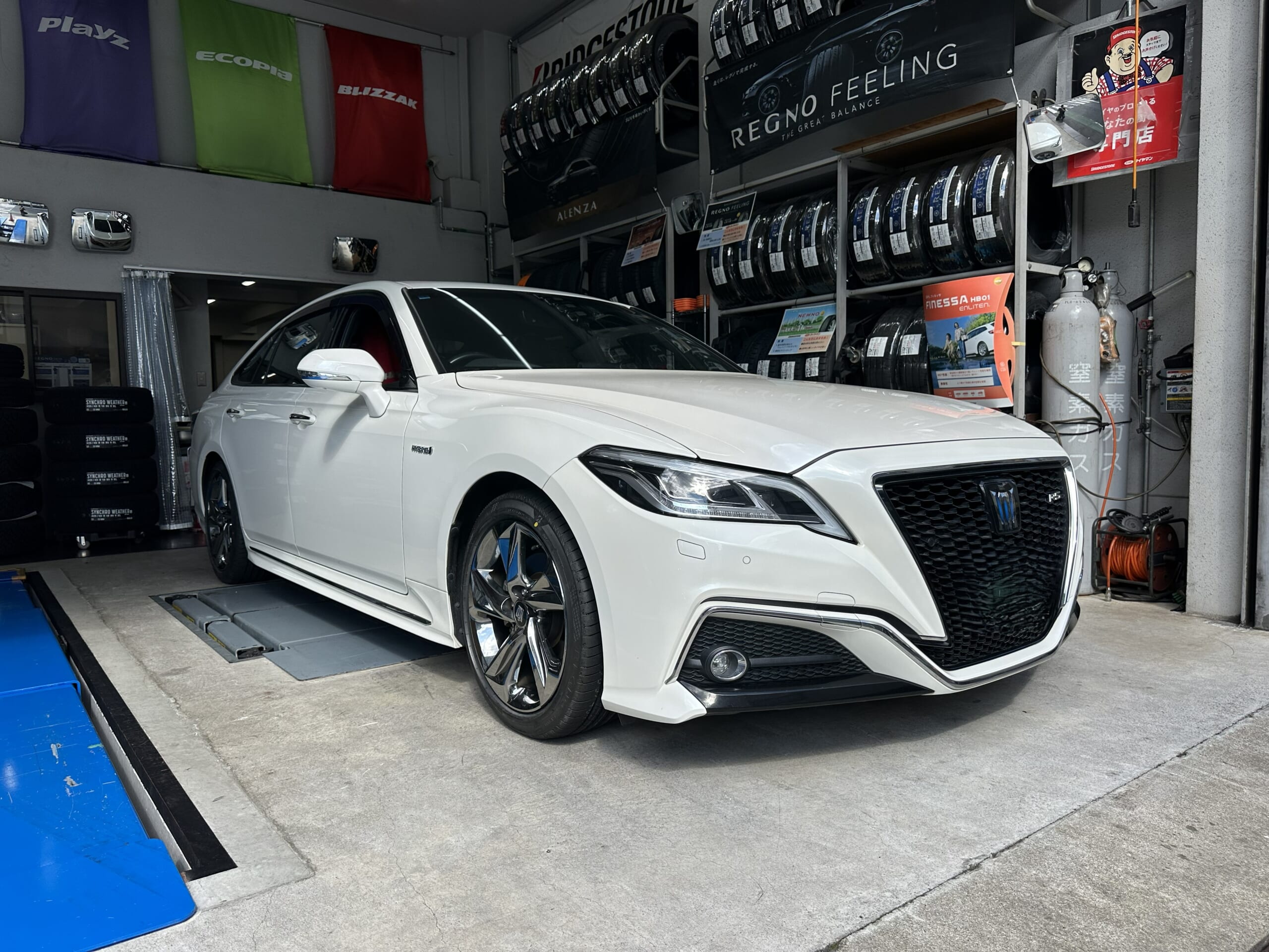 【クラウン×タイヤ交換】パンク＆経年劣化をきっかけに、新車装着タイヤ「REGNO GR001」へ交換！