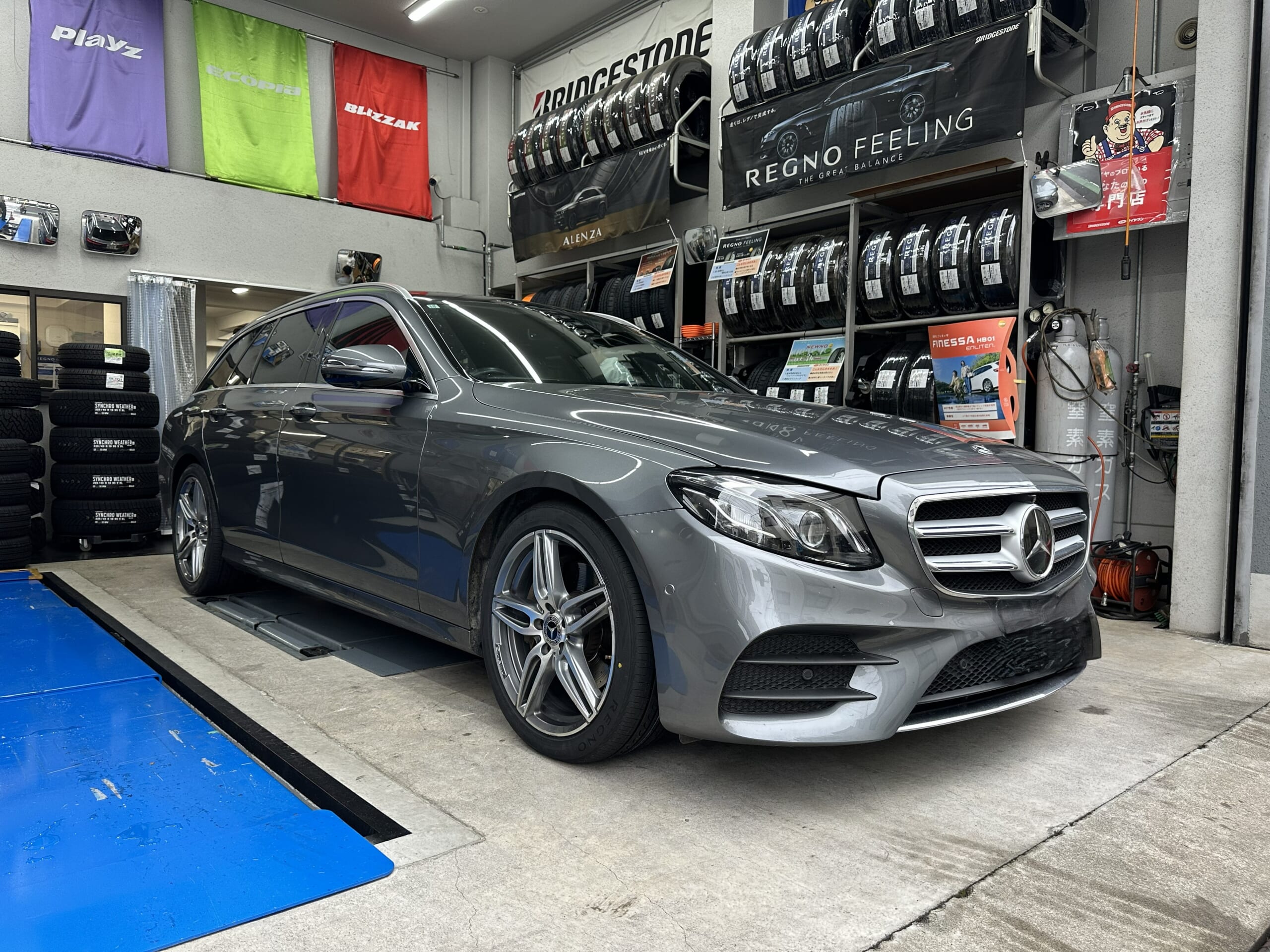 【メルセデスベンツE220d×タイヤ交換】静粛性と雨の日の安心感を重視して、『REGNO GR-XⅢ』へ交換！